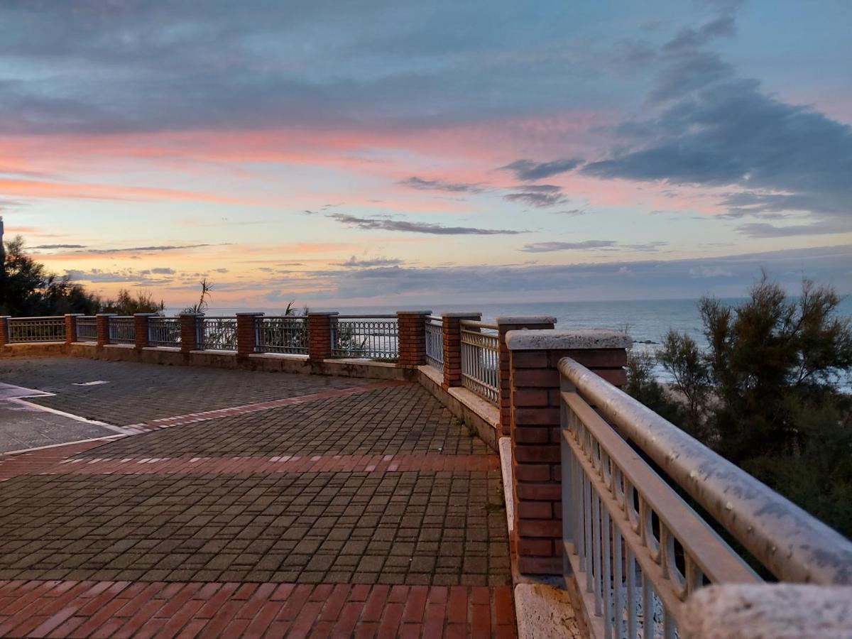I Tre Marchi Rooms Camera Sabbia Termoli Bagian luar foto