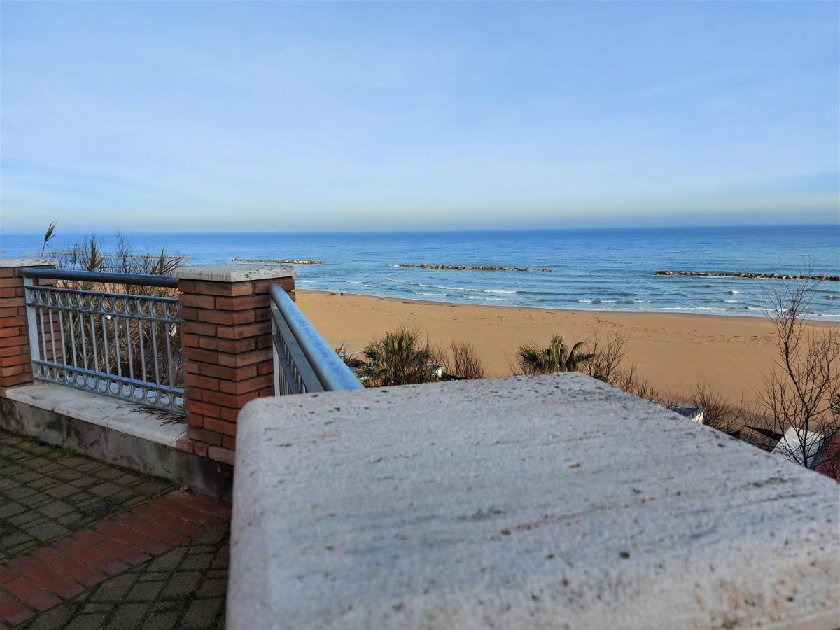 I Tre Marchi Rooms Camera Sabbia Termoli Bagian luar foto