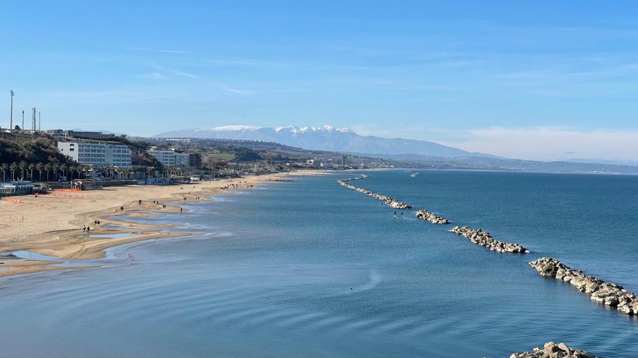 I Tre Marchi Rooms Camera Sabbia Termoli Bagian luar foto