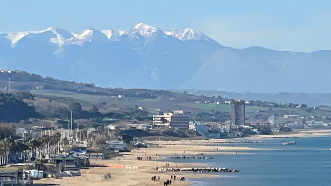 I Tre Marchi Rooms Camera Sabbia Termoli Bagian luar foto